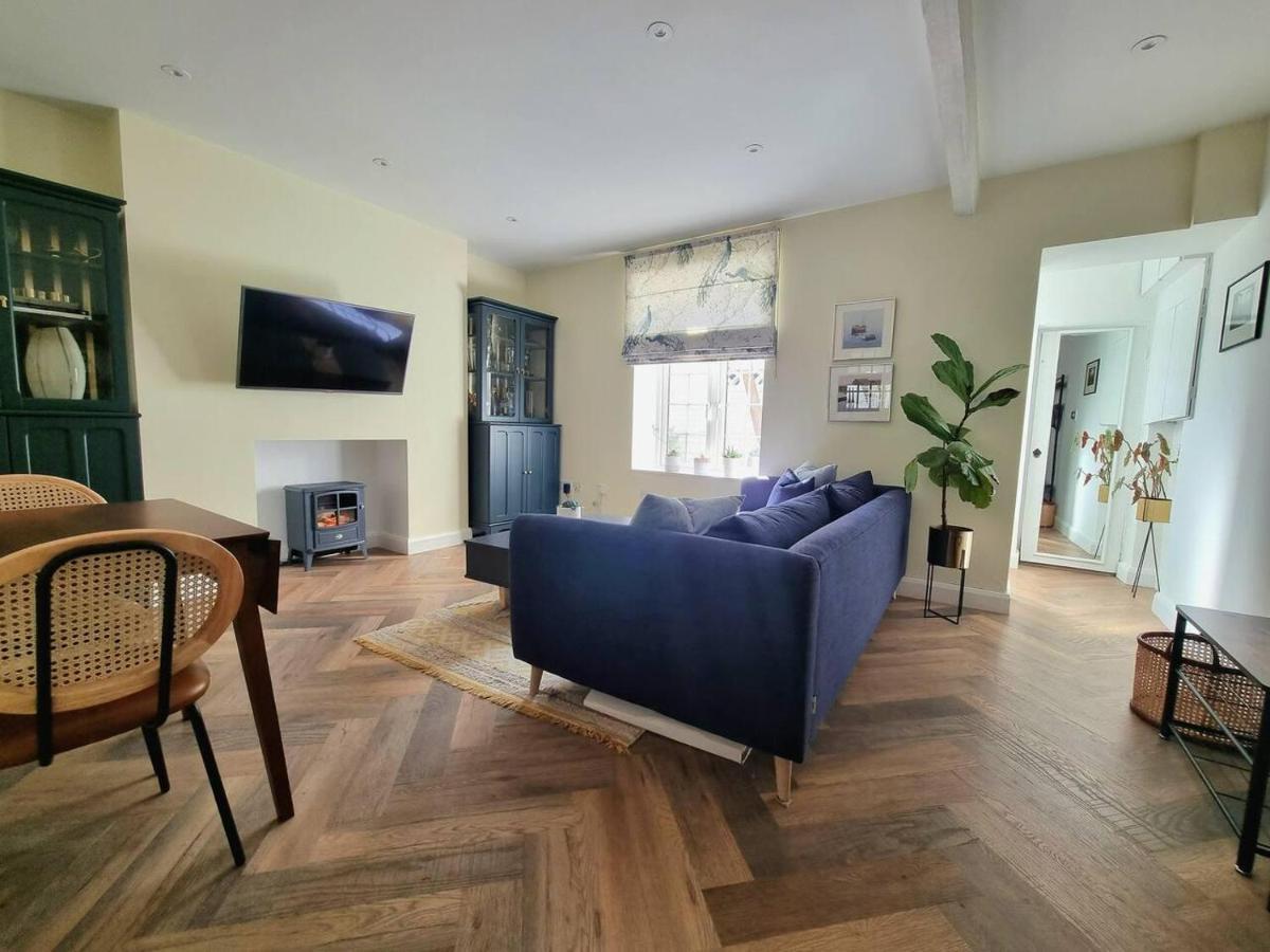 Apartment Spacious & Renovated 1-Bed Garden Flat In London London